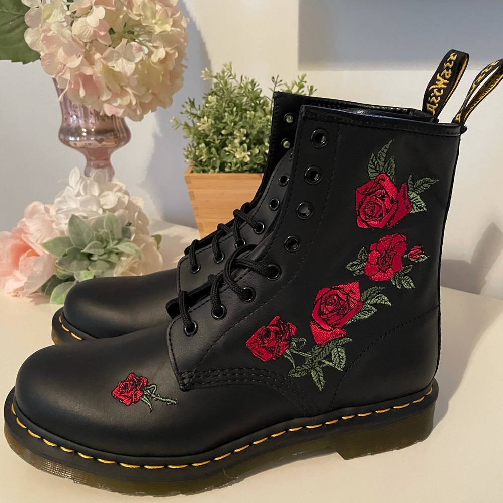 Dr Martens 1460 VONDA size 10 NEW IN BOX‼️
